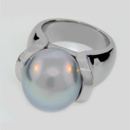 Pearl in White gold Ring